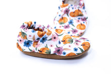 Load image into Gallery viewer, Floral Pumpkins Yeti Moccs
