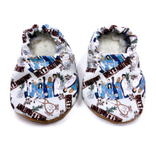 Load image into Gallery viewer, Grey&#39;s Yeti Moccs